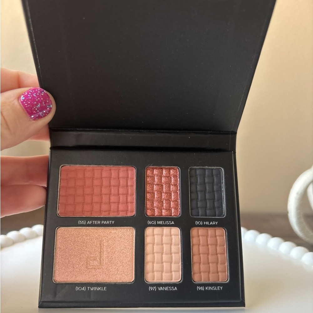 Doucce Eyeshadow, Blush & Highlighter Palette